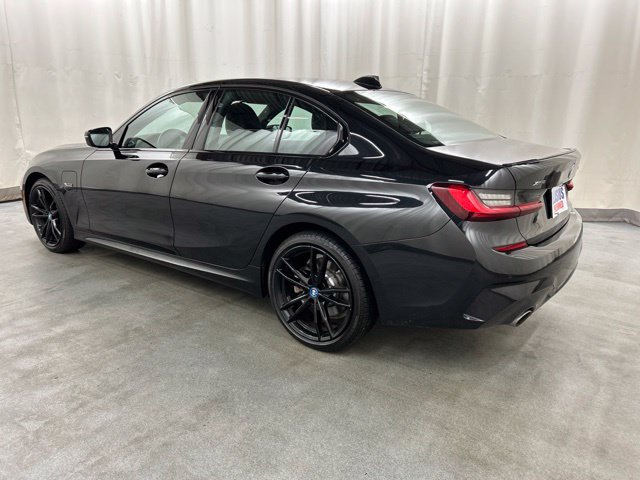 Used 2022 BMW 330e xDrive w/ M Sport Package AWD/4WD image 3