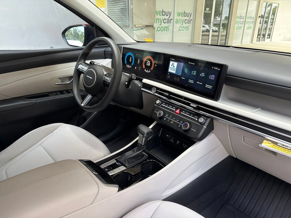 Used 2025 Hyundai Tucson SE FWD image 29