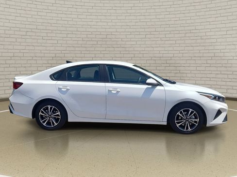Used 2024 Kia Forte LXS FWD image 4