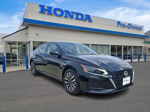 Used 2025 Nissan Altima 2.5 SV image 3