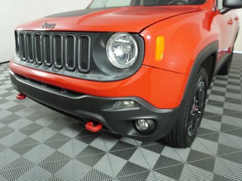 Used 2017 Jeep Renegade Trailhawk AWD/4WD image 11