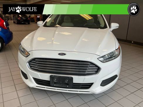Used 2016 Ford Fusion SE FWD image 2