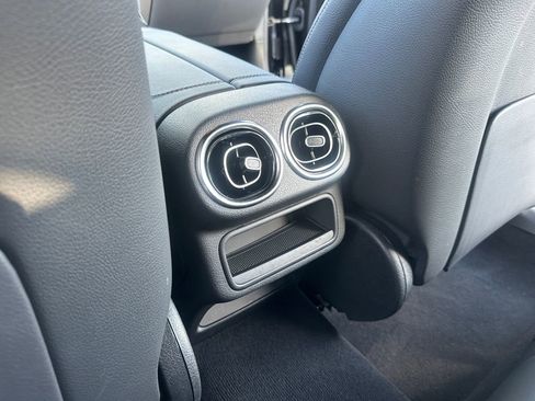 Used 2023 Mercedes-Benz GLC 300 4MATIC image 24