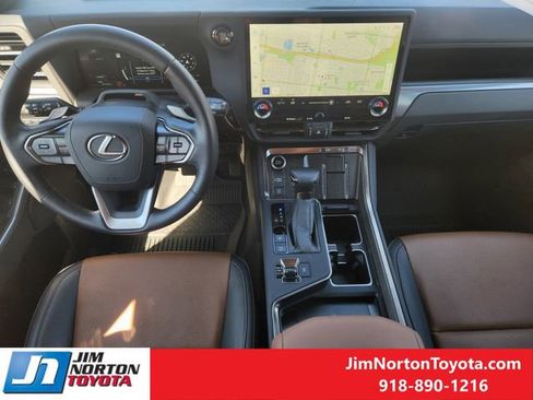 Used 2025 Lexus GX 550 w/ Accessory Package (2T) image 26