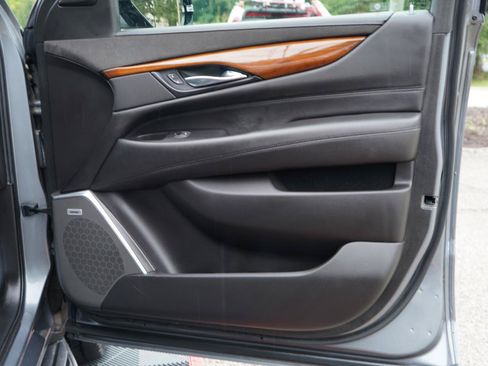 Used 2019 Cadillac Escalade ESV Luxury AWD/4WD image 60