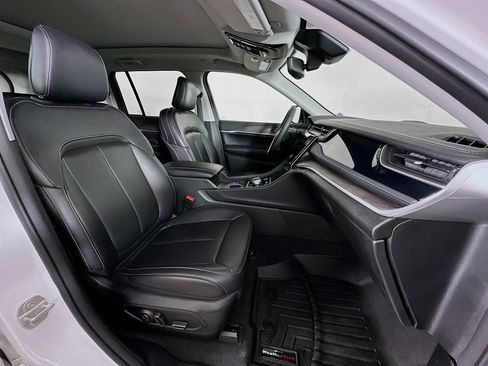 Used 2023 Jeep Grand Cherokee 4x4 image 33