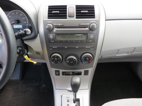 Used 2011 Toyota Corolla LE image 16