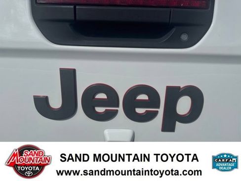 Used 2020 Jeep Gladiator Rubicon AWD/4WD image 11