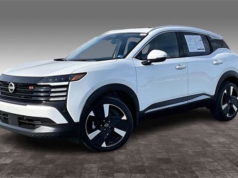 Used 2025 Nissan Kicks SR w/ SR Premium Package image 3