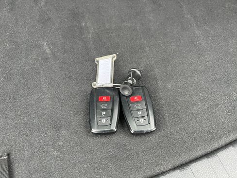 Used 2025 Toyota RAV4 XLE image 22