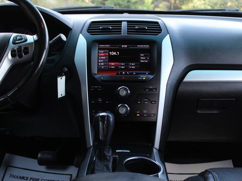 Used 2013 Ford Explorer XLT image 22