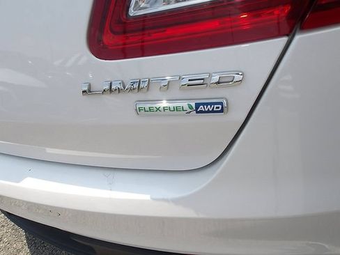 Used 2018 Ford Taurus Limited AWD/4WD image 9