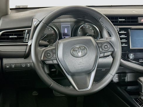Used 2020 Toyota Camry SE w/ Convenience Package FWD image 18