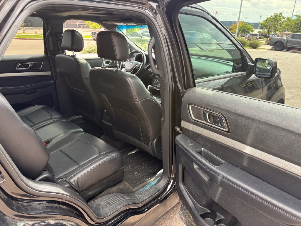 Used 2017 Ford Explorer XLT w/ Equipment Group 202A AWD/4WD image 28