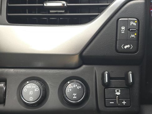 Used 2019 Chevrolet Tahoe LT w/ Luxury Package AWD/4WD image 33