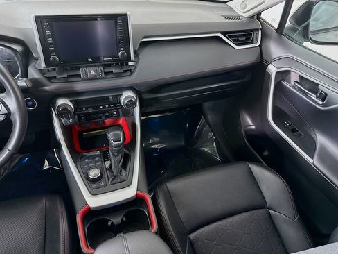 Certified 2020 Toyota RAV4 TRD Off-Road AWD/4WD image 28