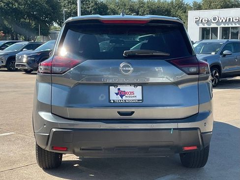 Used 2025 Nissan Rogue SV FWD image 4