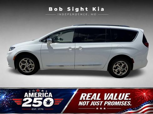 Used 2021 Chrysler Pacifica Limited w/ Premium & Safety Sphere Group AWD/4WD image 5