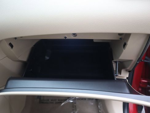 Used 2015 Nissan Rogue SV w/ SV Moonroof Package image 39