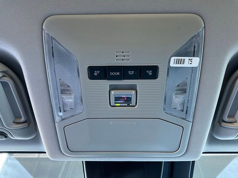 Used 2025 Toyota RAV4 XLE image 17