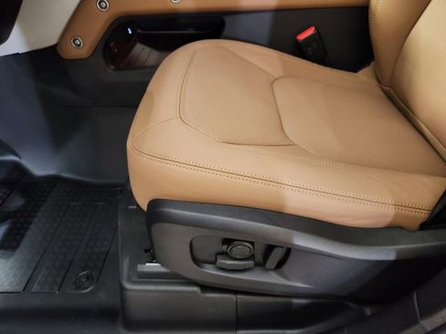 New 2026 Land Rover Defender 110 X-Dynamic SE image 24