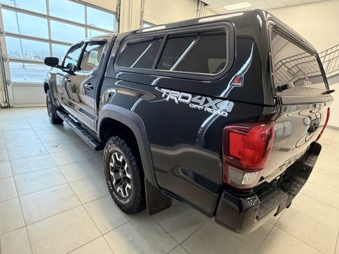 Used 2019 Toyota Tacoma TRD Off-Road w/ Technology Package image 3