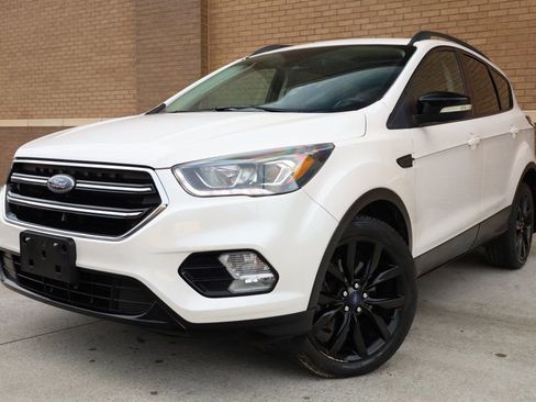 Used 2017 Ford Escape Titanium image 7