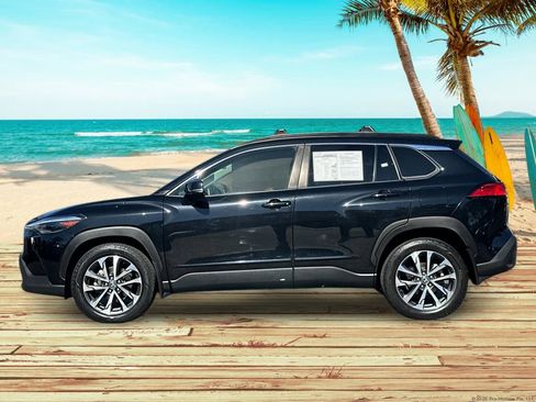 Used 2023 Toyota Corolla Cross XLE w/ Convenience Package image 3