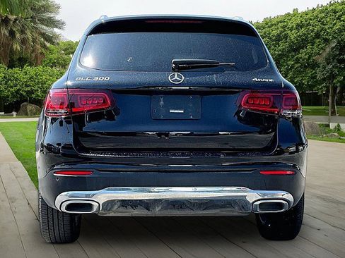 Used 2022 Mercedes-Benz GLC 300 4MATIC w/ Premium Package Lite image 3
