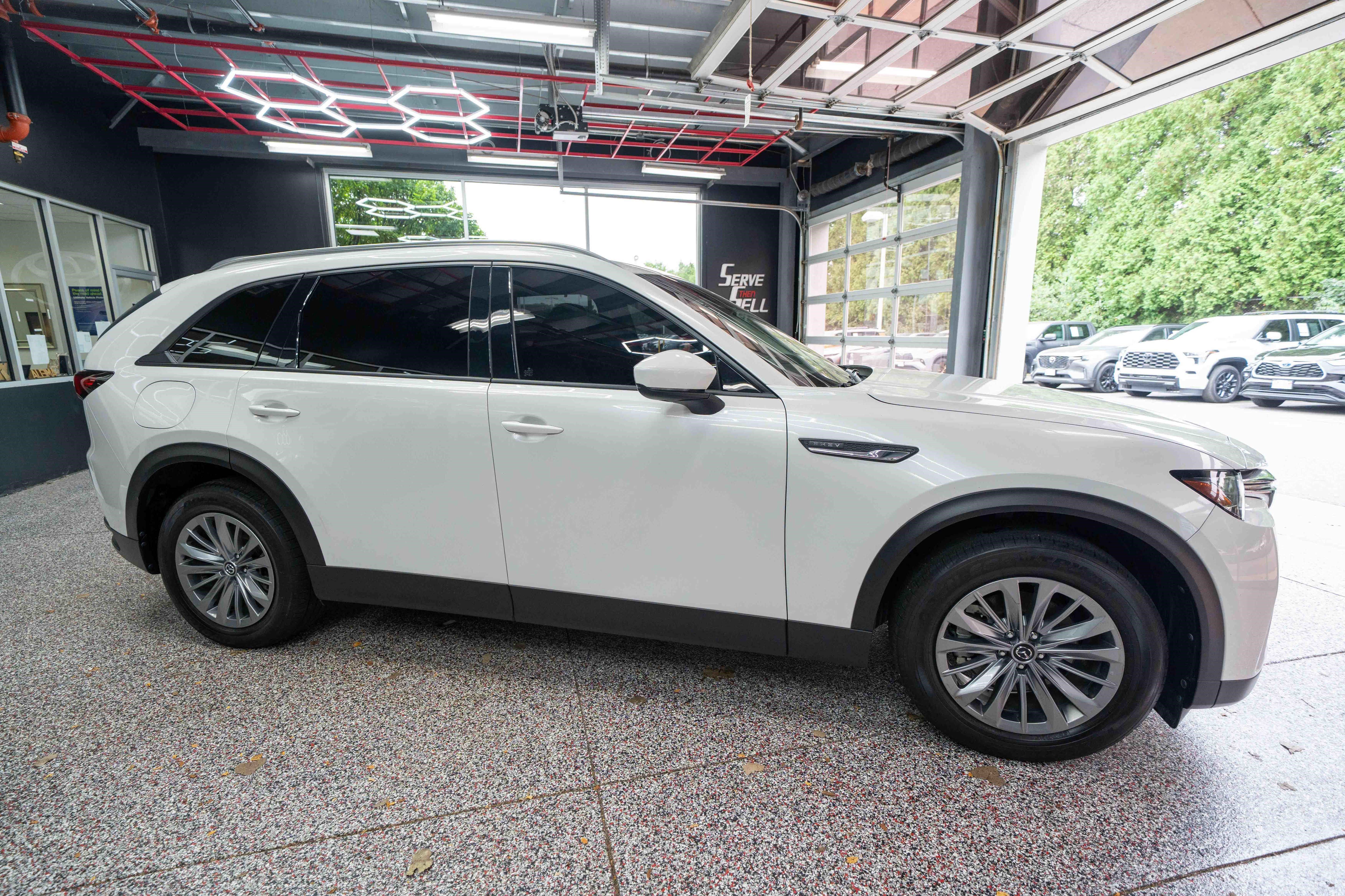 Used 2024 MAZDA CX-90 Plug-In Hybrid w/ Preferred AWD/4WD image 5