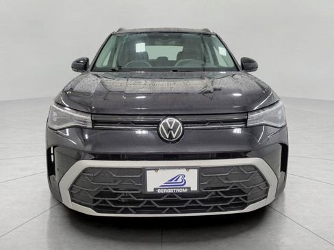 Used 2025 Volkswagen Taos SE AWD/4WD image 14