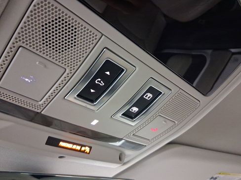 Used 2023 Land Rover Defender 110 SE image 18