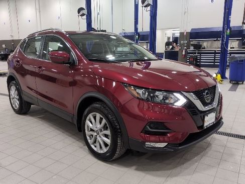 Used 2022 Nissan Rogue Sport SV image 1
