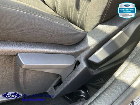 Used 2017 Ford Focus SE w/ Cold Weather Package FWD image 17