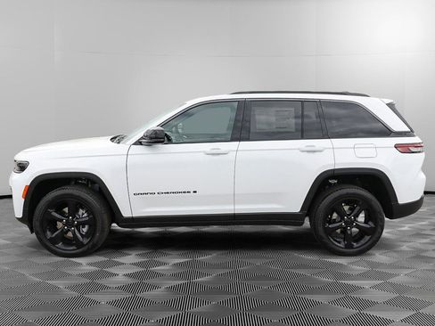 New 2026 Jeep Grand Cherokee Limited w/ Limited Altitude Package AWD/4WD image 3