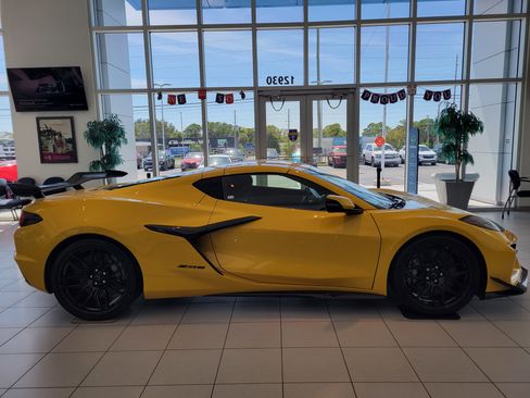 New 2025 Chevrolet Corvette Z06 w/ Z07 Performance Package image 3