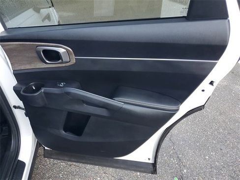 Used 2022 Kia Sorento EX w/ Panoramic Sunroof Package image 35