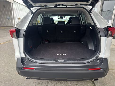 Used 2023 Toyota RAV4 XLE Premium image 14