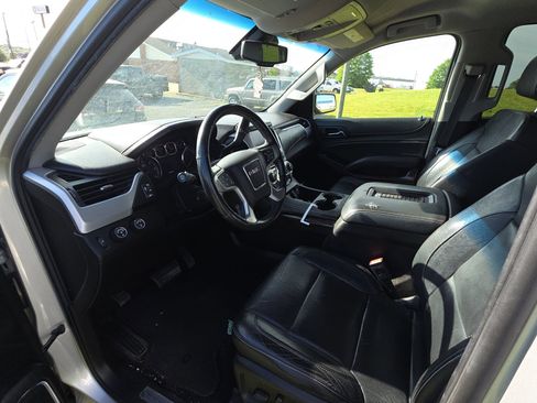 Used 2017 GMC Yukon XL SLT AWD/4WD image 8