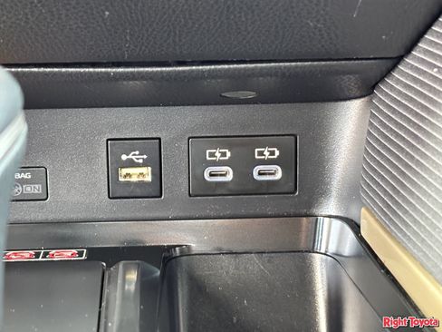 Used 2025 Toyota Camry SE FWD image 26
