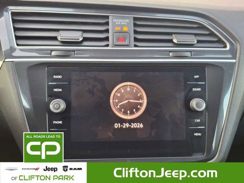 Used 2024 Volkswagen Tiguan SE image 23