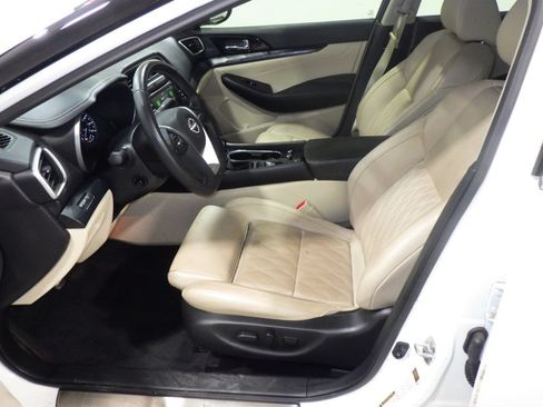 Used 2023 Nissan Maxima Platinum w/ Sport Mat Group FWD image 8