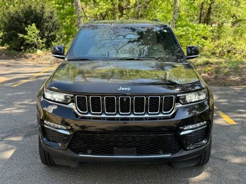 Used 2023 Jeep Grand Cherokee Limited w/ Luxury Tech Group II AWD/4WD image 2