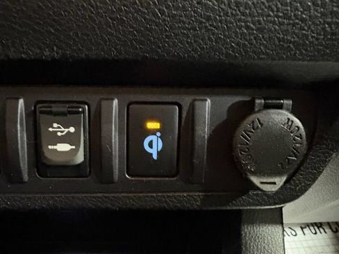 Used 2017 Toyota Tacoma Limited w/ Tow Package AWD/4WD image 15