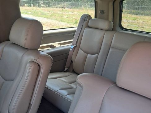Used 2005 GMC Yukon XL SLT w/ SLT Preferred Equipment Group AWD/4WD image 5