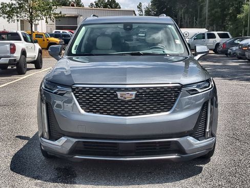 Used 2022 Cadillac XT6 Premium Luxury w/ Technology Package FWD image 3