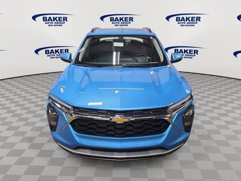 New 2026 Chevrolet Trax LT w/ Sunroof Package FWD image 8