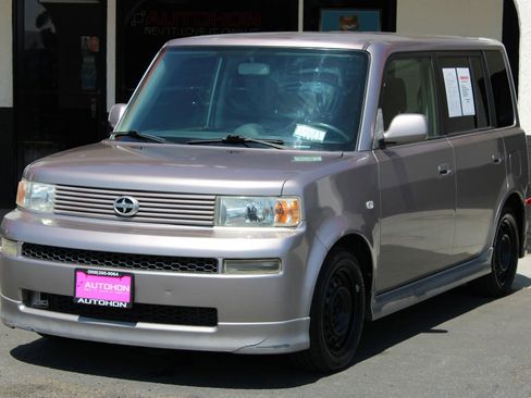 Used 2005 Scion xB image 1