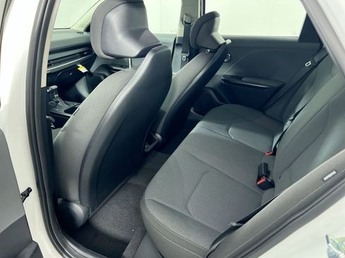 New 2025 Kia K4 LXS image 29