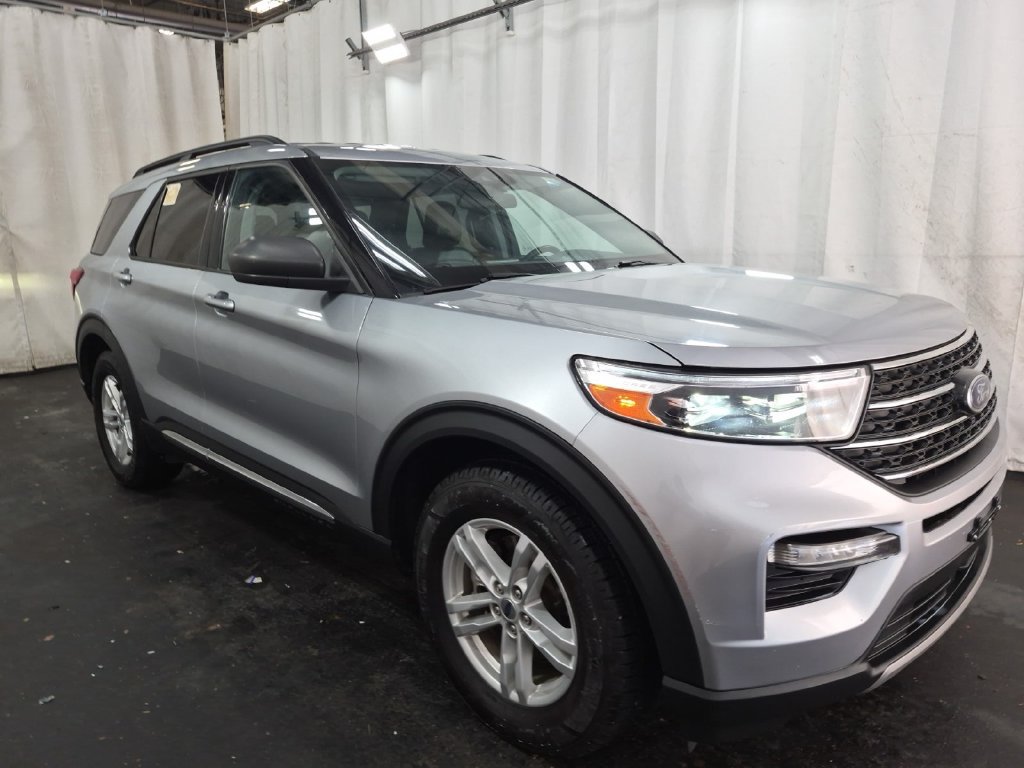 Used 2023 Ford Explorer XLT w/ Equipment Group 202A RWD image 4